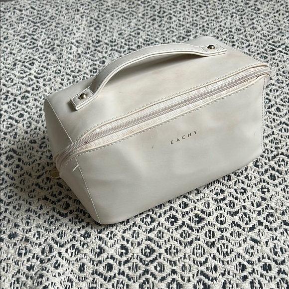 Amazon EACHY Travel makeup bag | light pink - Picture 1 of 3